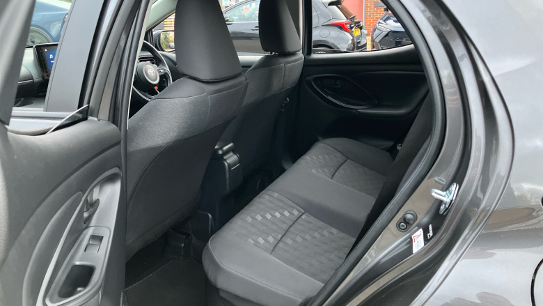 Toyota Yaris 1.5 Hybrid Design 5dr CVT Hybrid Hatchback